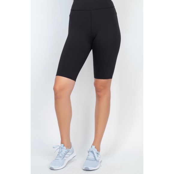 Top and biker short workout set - Picture 4 of 4